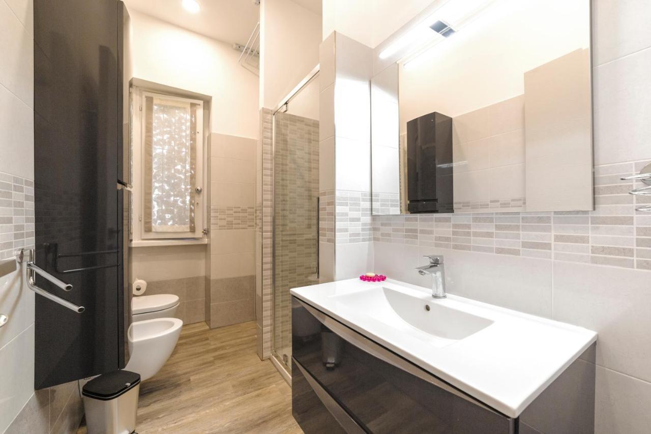 A Due Passi Da Piazza Firenze Apartment มิลาน ภายนอก รูปภาพ